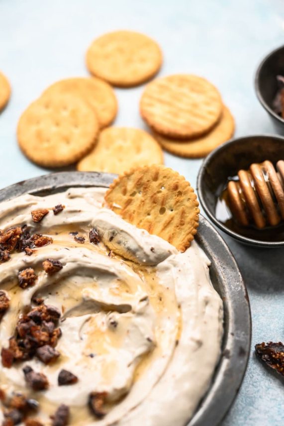 Gorgonzola Fig Dip with crackers