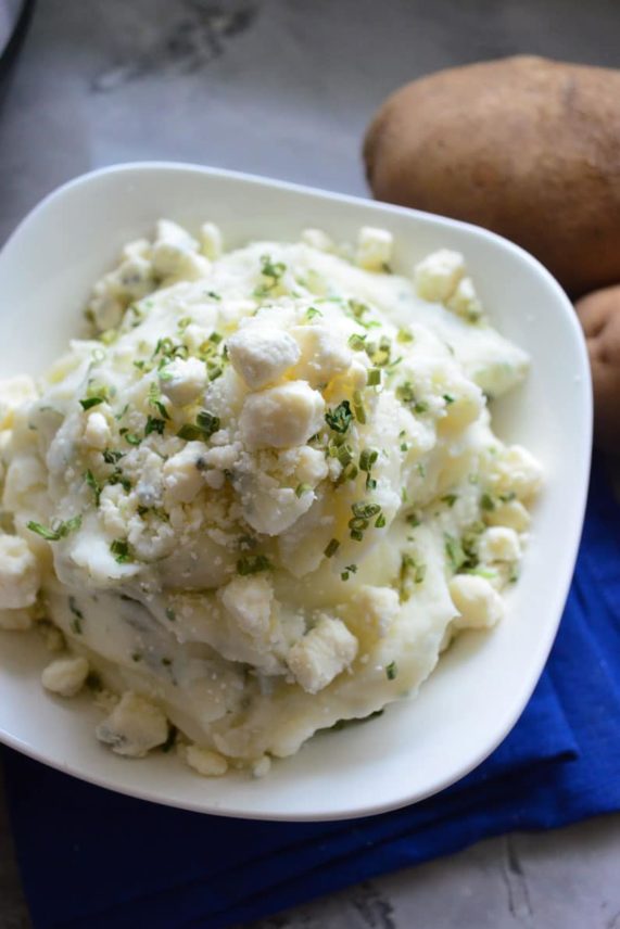 Instant Pot Gorgonzola Mashed Potatoes with Gorgonzola Crumbles