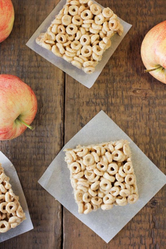 Serving up No Bake Caramel Apple Cider Cereal Bars